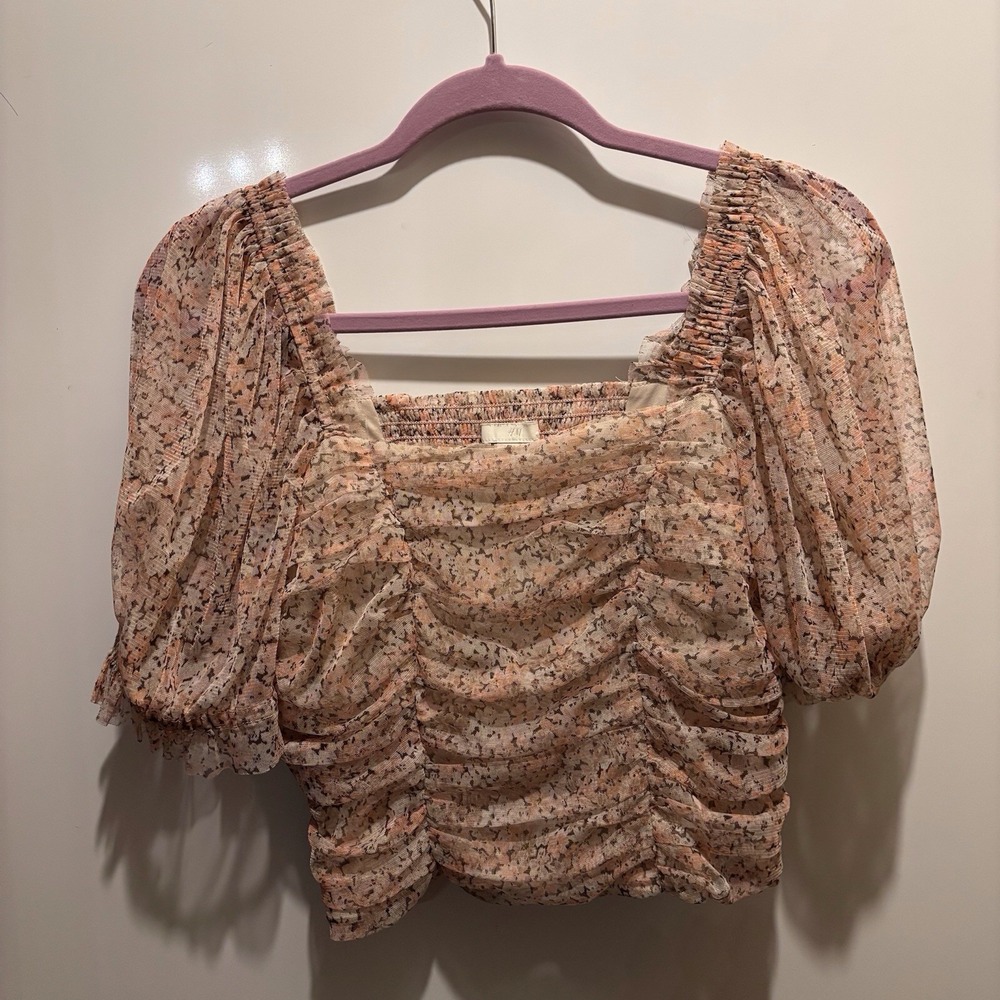 H & M Floral Top With Puff Sleeves Size Medium Cropped Princess Love‎ 30" X 12"